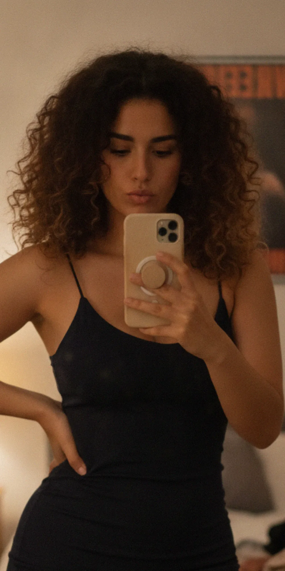 Maya, Host à Paris